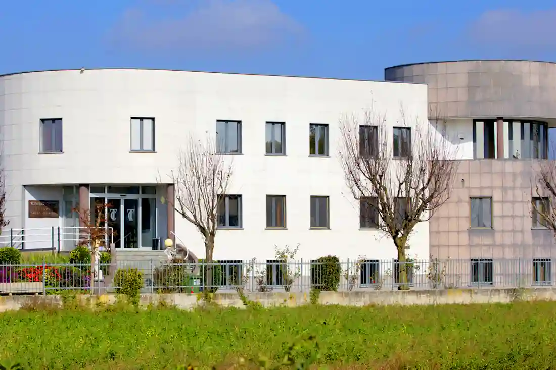 Terapeuticenter Caramagna Piemonte eccellenza medica e chirurgica vista struttura frontale